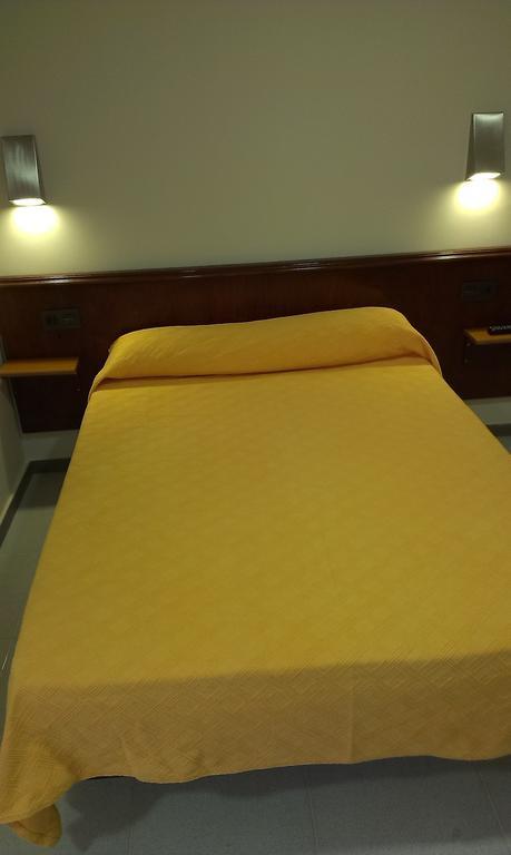 Hostal Bisbal Only Adults No Ac Valência Quarto foto